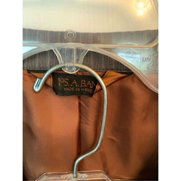 Jos A Bank gray stripped suit size 43R jacket and pants 37R 100% wool - Picture 9 of 9